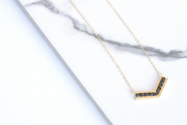 V BLACK DIAMOND NECKLACE - YELLOW GOLD