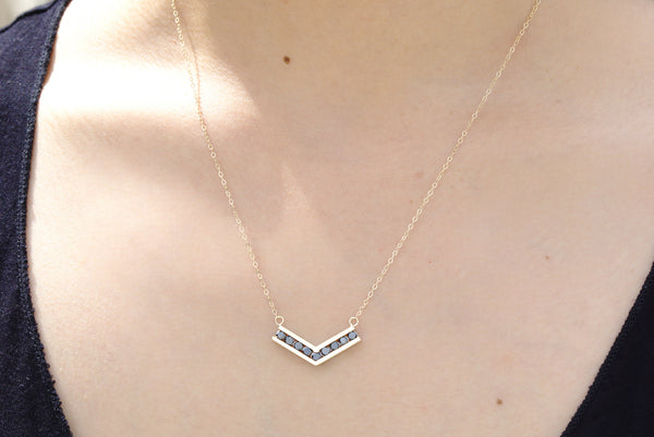 V BLACK DIAMOND NECKLACE - YELLOW GOLD