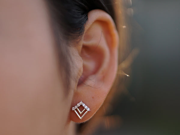 DIAMOND SHAPE 2 BAR EARRING STUDS WITH CUBIC ZIRCONIA'S - WHITE GOLD